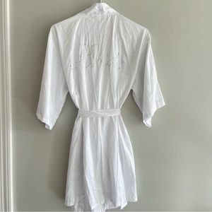 Gilligan & O’Malley white short sleeve bride robe